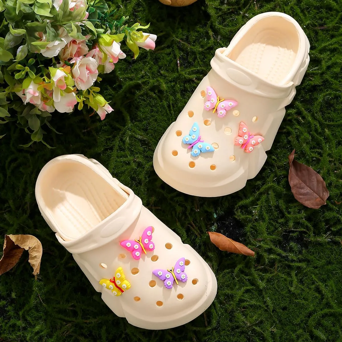 Cute Butterfly-Themed Lightweight Girls' Clogs, Platform Soft Sole Closed Toe EVA Home Garden Clog Shoes, Two-Way Wear Breathable Beach Clogs, Trendy Non-Slip Slip-On Sandals for Outdoor Indoor