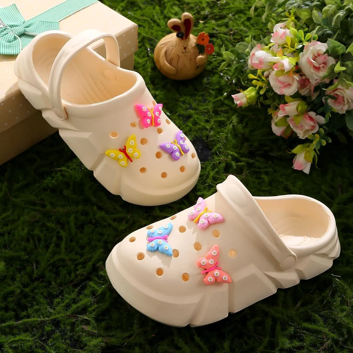 Cute Butterfly-Themed Lightweight Girls' Clogs, Platform Soft Sole Closed Toe EVA Home Garden Clog Shoes, Two-Way Wear Breathable Beach Clogs, Trendy Non-Slip Slip-On Sandals for Outdoor Indoor
