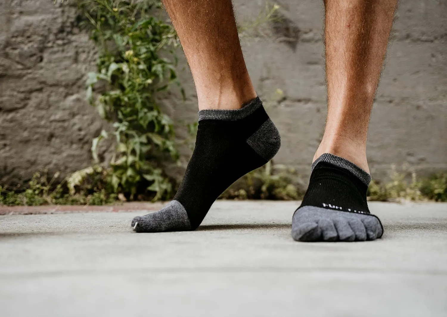 FUN TOES Mens Toe Socks Barefoot Running Lightweight -Value 6 Pairs Pack- Size 6-12