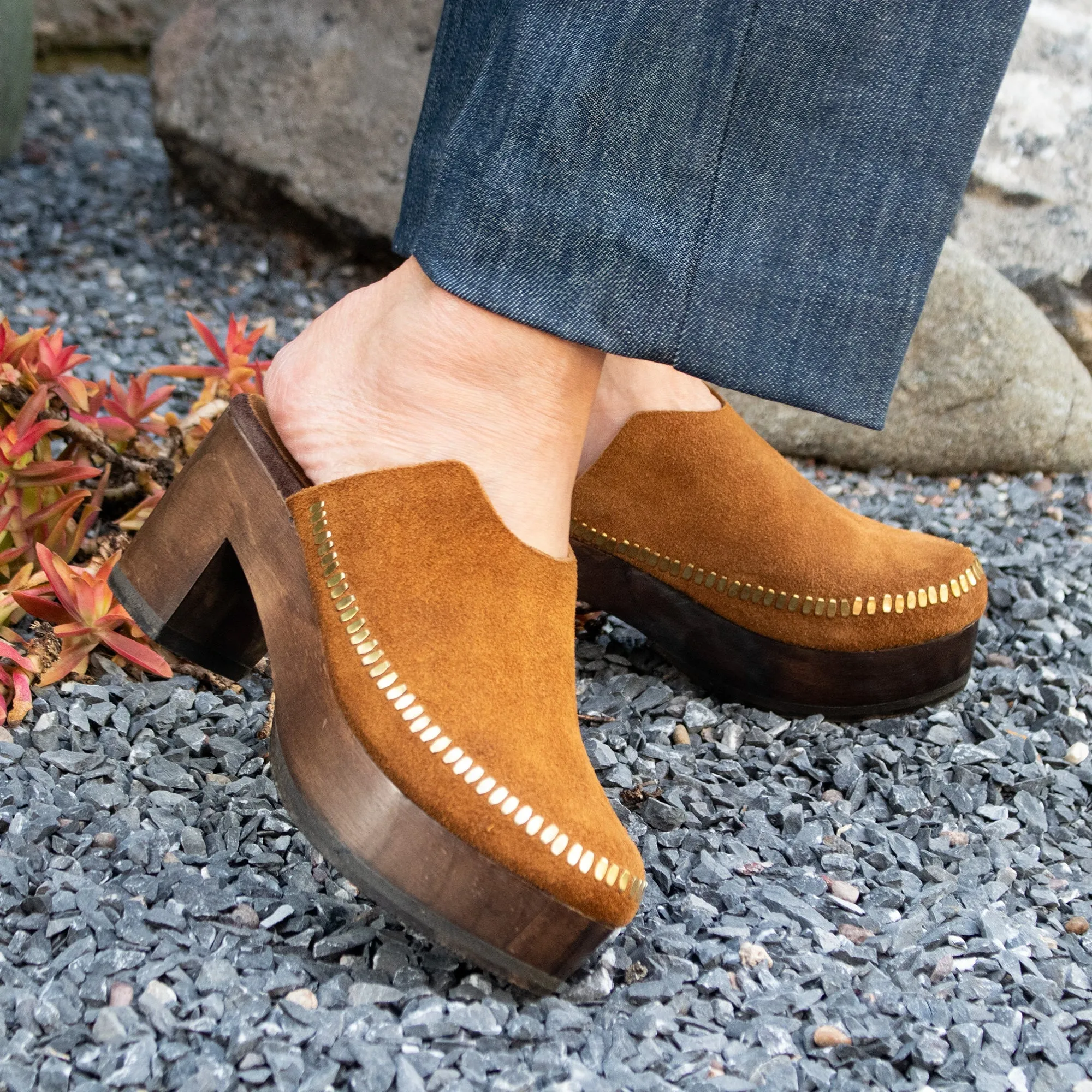 Macci Clog