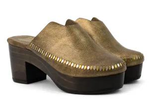 Macci Clog