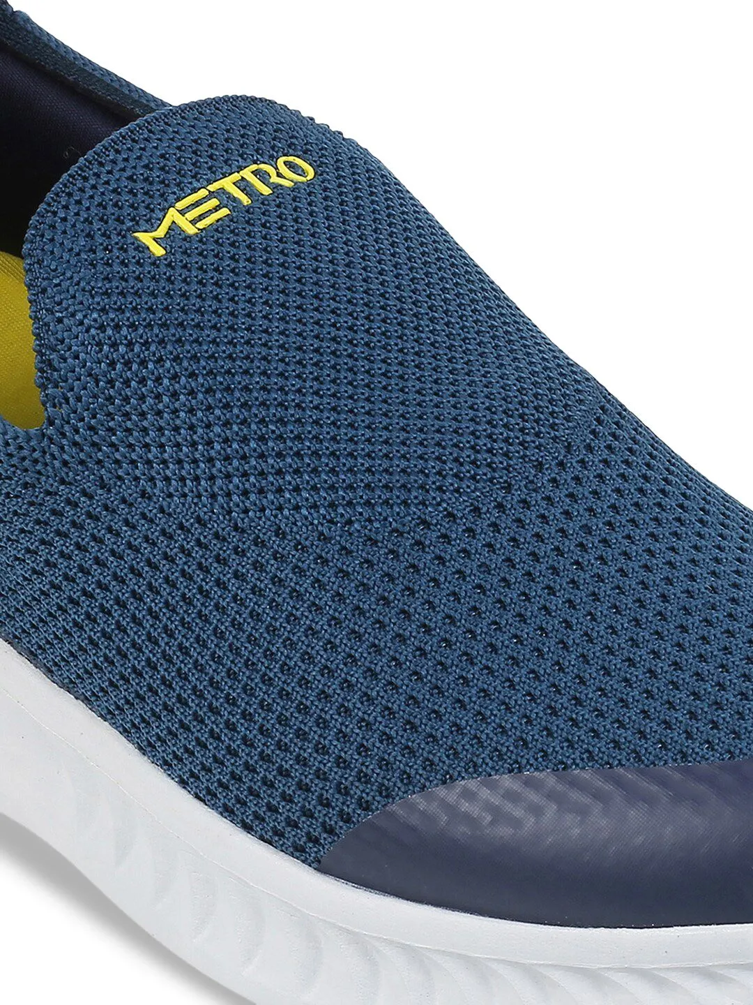 Metro Men Textured Slip-On Sneakers