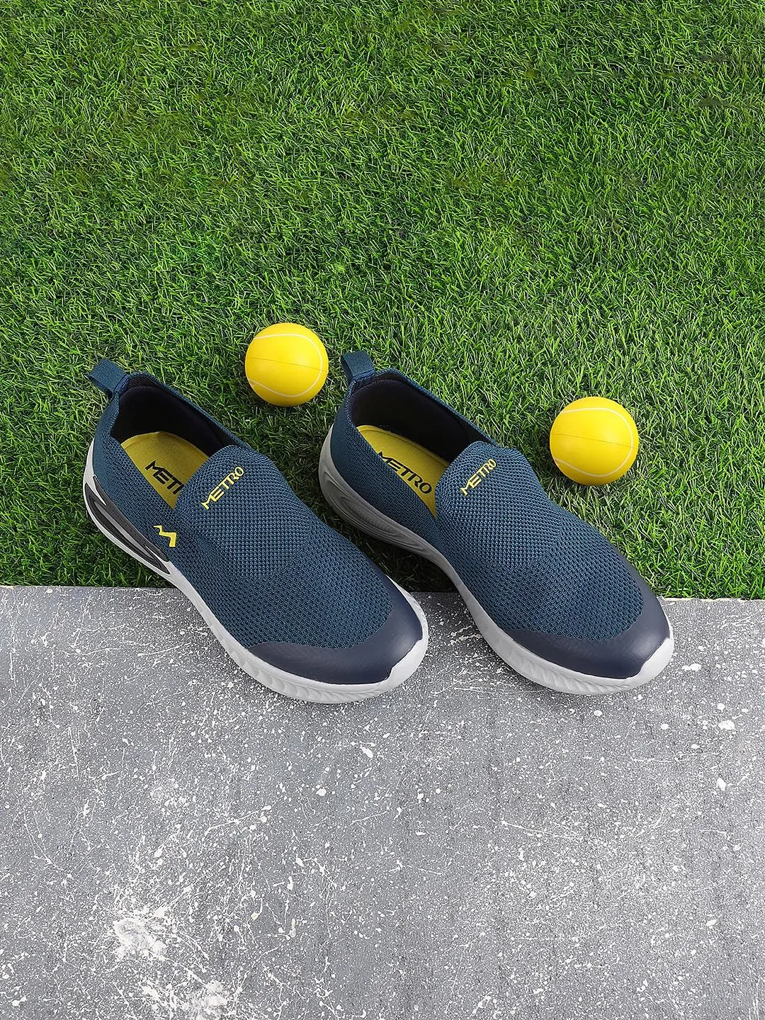 Metro Men Textured Slip-On Sneakers
