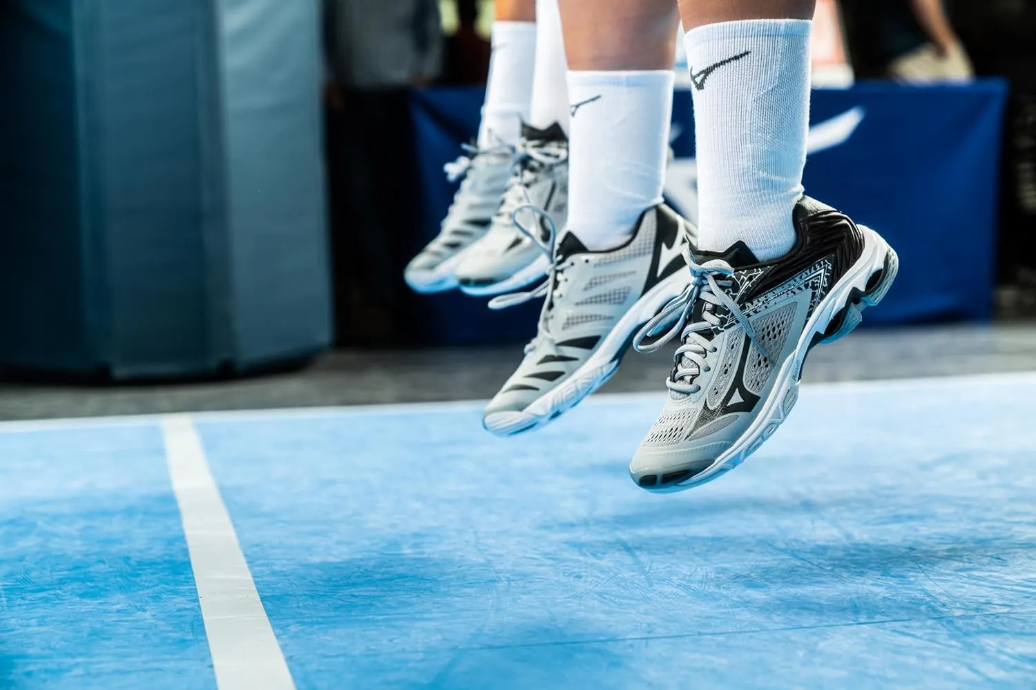 Mizuno Women's Wave Lightning Z5 Volleyball Shoe