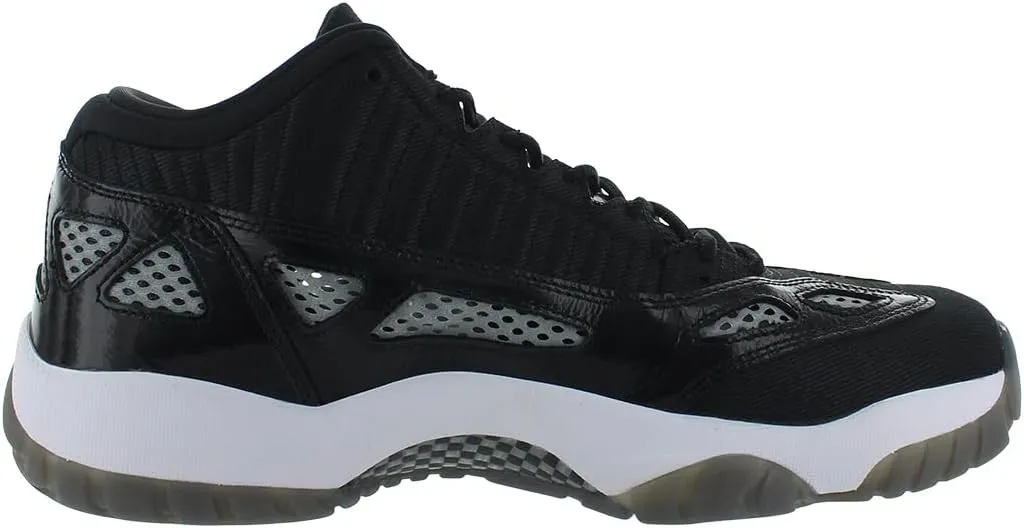 NIKE Men's Basket Basketball Shoe