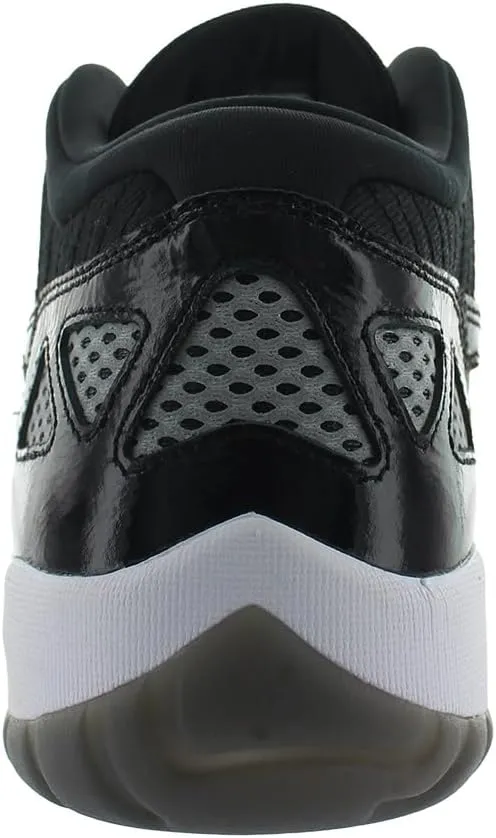 NIKE Men's Basket Basketball Shoe