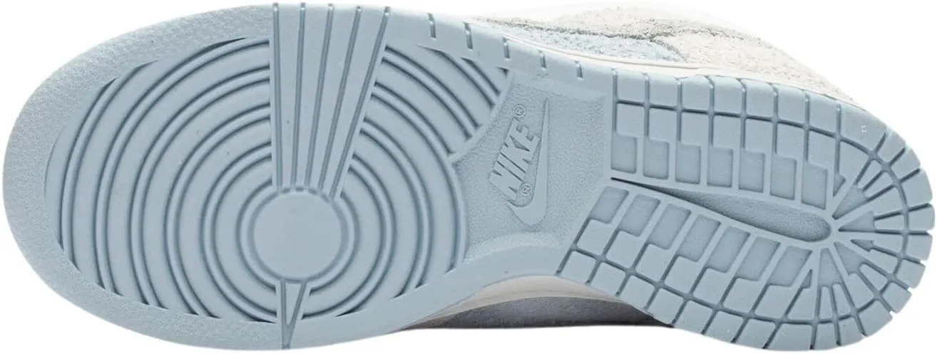 Nike Women's W Dunk Low Sneaker
