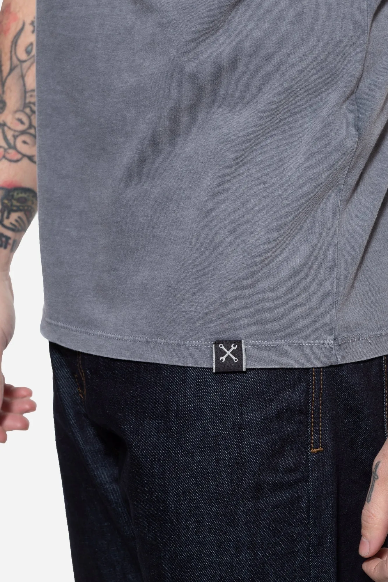 Roll-Up T-Shirt Acid Wash mit Monster Backprint «El Bastardo»