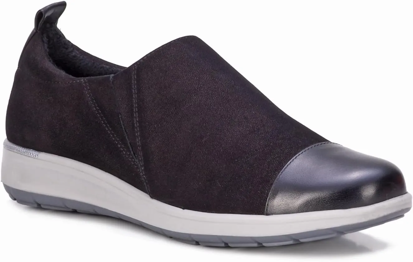 Ros Hommerson Women's Ozzie Slip-On Loafer with Twin Gore