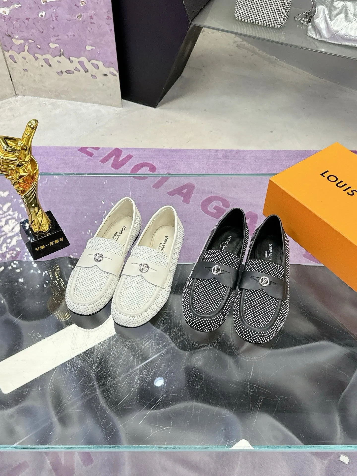 SE1616 LV Soho Flat Loafer / Size5-11